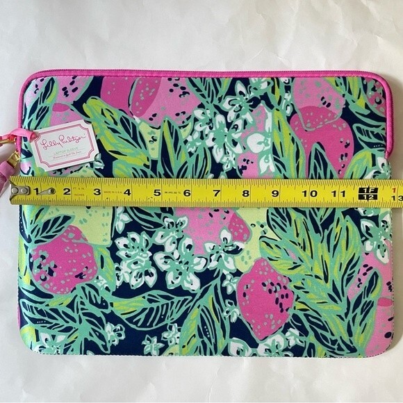 Lilly Pulitzer Laptop Ipad Sleeve Case in Spill The Juice Original Signature - Picture 10 of 12